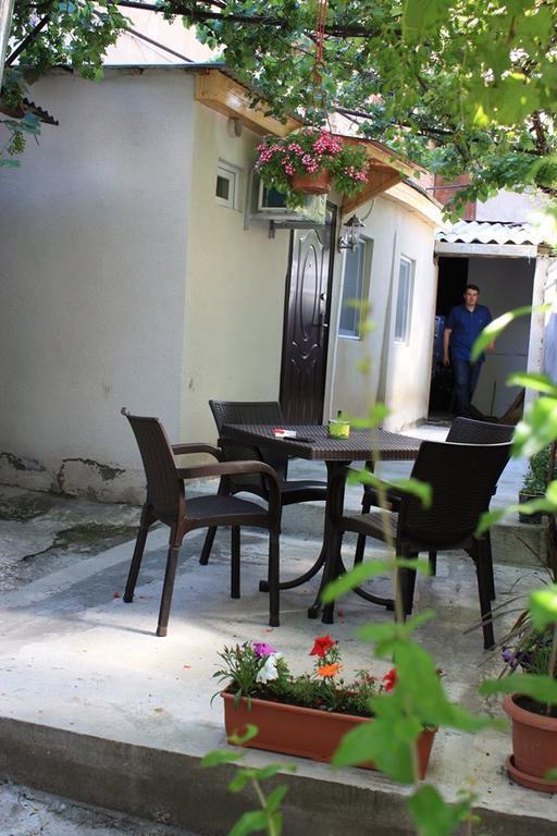 Guesthouse On Benashvili Тбилиси Екстериор снимка